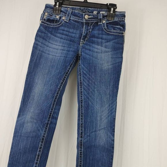Miss Me Signature Skinny Jeans Womens 29 Medium Wash Studded.
Waist 16"
Rise 8.5 - Picture 8 of 8